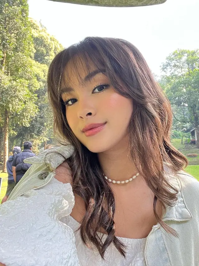 Potret cantik Caitlin saat selfie dengan gaya rambut barunya (Instagram/ caitlinhalderman)