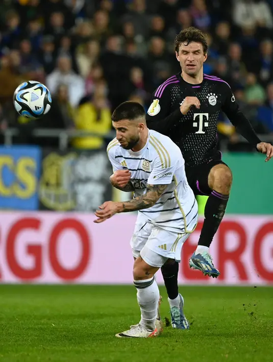 Tim raksasa Bundesliga ini membuka keunggulan terlebih dahulu pada menit ke-16 berkat gol Thomas Mueller. (Jean-Christophe VERHAEGEN / AFP)
