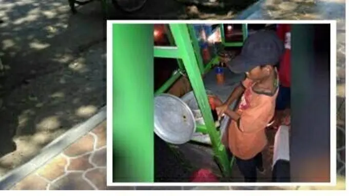 Demi Keluarga, Bocah 10 Tahun Ini Keliling Dagang Bakso