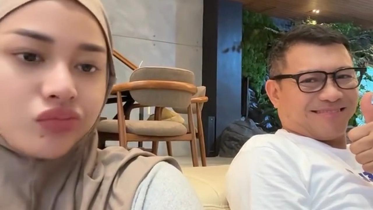 Potret Aurel Hermansyah Ikut Tren 'Hal-Hal Kecil Harus Bohong' Bareng Anang Ini Sukses Curi Perhatian
