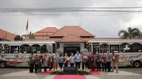 Masyarakat umum bisa mengakses perjalanan menyusuri kawasan sumbu filosofis di Yogyakarta dengan naik bus Jogja Heritage Track (JHT)