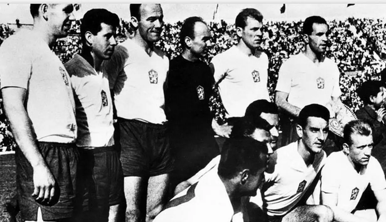 Kesebelasan Ceko berpose sebelum berlaga di pertandingan final Piala Dunia FIFA 1962 di Chili (fifa.com)