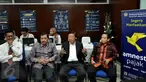 Pengusaha Nasional Murdaya Poo (kedua kanan) didampingi Ka Kanwil DJP Jak-Sel I, Sakli Anggoro dan Wakil Ketua Umum Apindo Suryadi Sasmita memberikan keterangan pers tax amnesty di Kantor Kanwil DJP Pajak, Jakarta, Senin (19/9). (Liputan6.com/Johan Tallo)