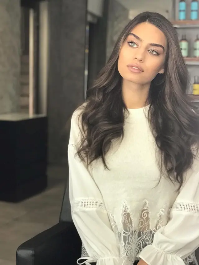 5 Potret Amine Gulse Miss Turki 2014 yang Jadi Istri Mesut Ozil