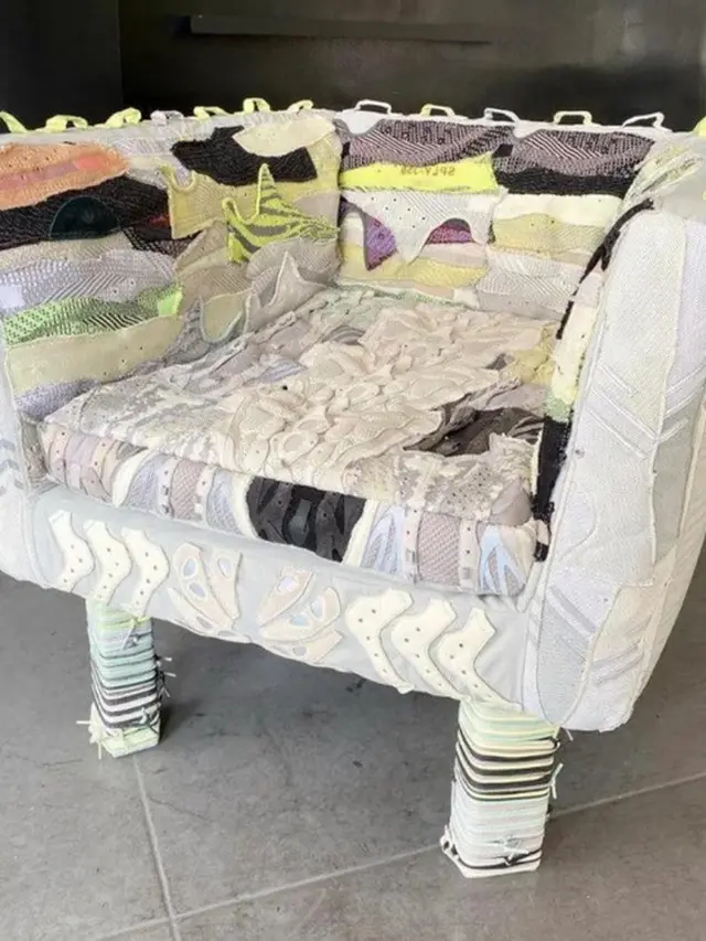 6 Desain Sofa Ini Nyeleneh Banget, Bikin Gagal Paham