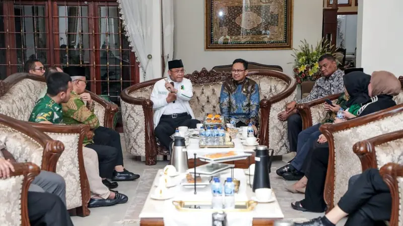 Plt Ketua Umum Partai Persatuan Pembangunan (PPP) Muhamad Mardiono melakukan konsolidasi politik bersama Ketua Dewan Pimpinan Wilayah (DPW) PPP se-Indonesia Timur, di kediaman salah satu kader, Gowa, Sulawesi Selatan (Istimewa)