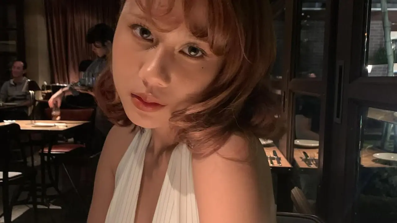 Pesona Vintage Girl Nadin Amizah Dinner di Jepang dengan Rambut Curly, Bikin Suami Makin Bucin