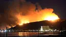 Kebakaran melanda sekitar 1.200 hektar lahan di wilayah barat laut Los Angeles, California, AS, Sabtu (26/12/2015). Tak ada korban jiwa maupun infrastruktur yang rusak dalam kebakaran hebat ini. (REUTERS / Gene Blevins)