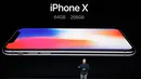 Senior Vice President of Worldwide Marketing Apple Phil Schiller meluncurkan iPhone X di Steve Jobs Theatre, California, Selasa (12/9). Dalam rangka perayaan satu dekade, Apple memperkenalkan iPhone X atau iPhone Ten. (AP Photo/Marcio Jose Sanchez) 
