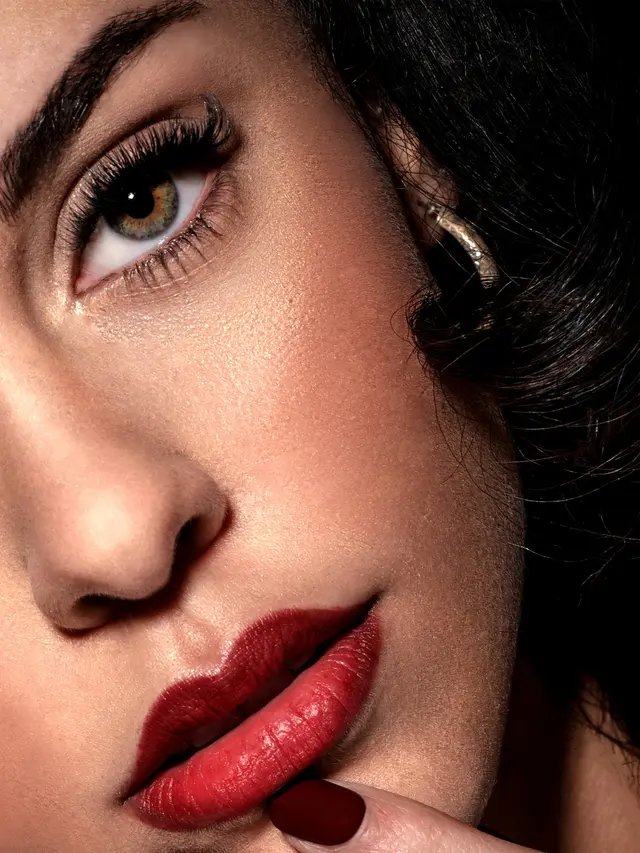 Lipstik Berwarna Merah Bata