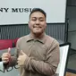 Penyanyi Farrel Hilal di kawasan Cilandak Jakarta Selatan, Kamis (7/3/2024) saat bergabung dengan Sony Music Entertainment Indonesia. (Dok. via M. Altaf Jauhar)