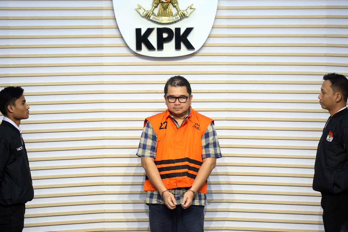 FOTO: KPK Tahan Eks Dirut PGN Hendi Prio Santoso dalam Kasus Jual Beli Gas