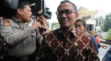 Ketua Komisi Yudisial (KY) Jaja Ahmad Jayus mendatangi Gedung KPK, Jakarta, Jumat (13/7). Kedatangan Ketua KY tersebut untuk menemui pimpinan KPK terkait penandatanganan nota kesepahaman (MoU) pemberantasan korupsi. (Merdeka.com/Dwi Narwoko)