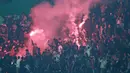 Suporter Timnas Indonesia menyalakan flare saat melawan Bangladesh pada laga uji coba FIFA Matchday antara Timnas Indonesia menghadapi Bangladesh di Stadion Si Jalak Harupat, Bandung, Rabu (1/6/2022) malam WIB. (Bola.com/M. Iqbal Ichsan)