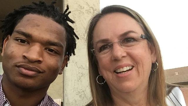 Salah Kirim Pesan Berujung Pertemanan, Pria dan Nenek Ini Rayakan 8 Tahun Bersama