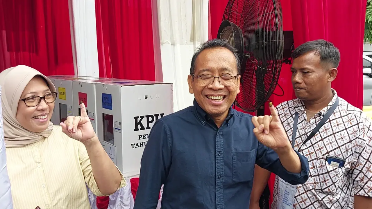 Menteri Sekretaris Negara (Mensesneg) Pratikno telah menggunakan hak suaranya di bilik suara pada Pemilihan Umum atau Pemilu 2024 ini.