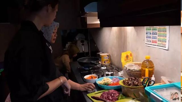 Potret Dapur Kotor di Rumah Paula Verhoeven, Minimalis tapi Serba Ada