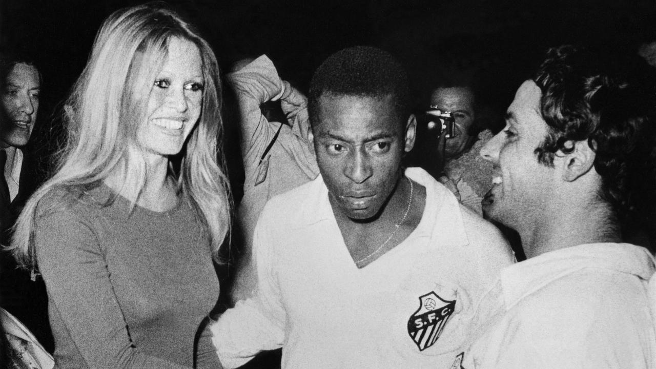 FOTO: Hingga Pensiun, 5 Pemain Hebat Ini Tak Sekalipun Meraih Trofi Ballon d'Or, Mulai Pele hingga Xavi - Pele