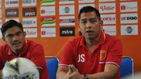 Pelatih Perseru Badak Lampung FC, Jan Saragih. (Bola.com/Iwan Setiawan)