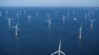 Foto udara memperlihatkan pemandangan ladang turbin angin Wikinger di Laut Baltik, timur laut Pulau Rugen, Jerman, 16 Juni 2022. (Liputan6.com)