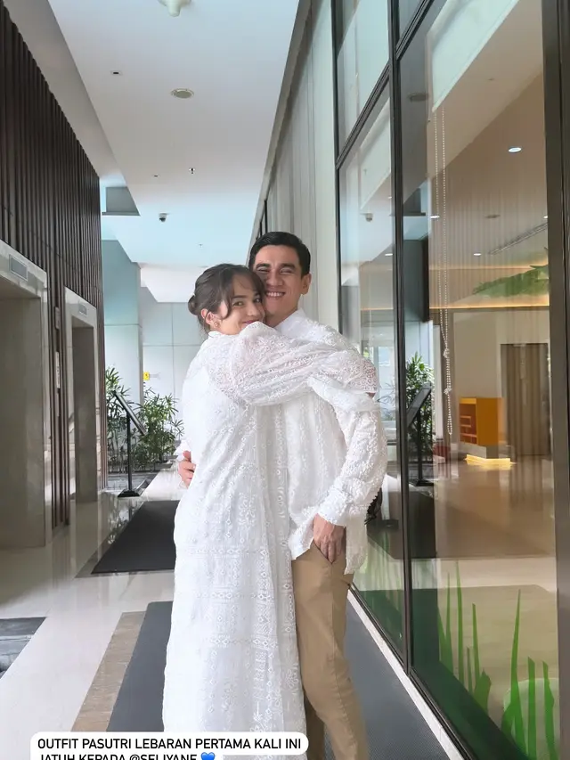 8 Gaya Serasi Maudy Ayunda-Jesse Choi hingga Erina Gudono-Kaesang Kenakan Baju Lebaran Couple, Mana yang Jadi Favoritmu?