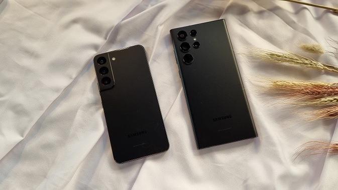 Perbandingan Samsung Galaxy S22+ dan Galaxy S22 Ultra. (Liputan6.com/Agustinus M. Damar)