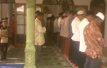 Jemaah Tarekat Syatariyah di Kota Padang salat Idul Adha hari ini