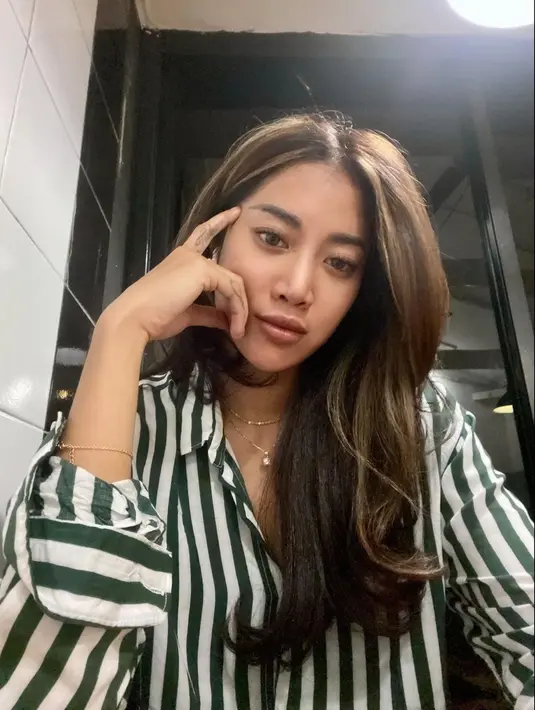 Diakui Widy kalau ia membocorkan sosok orangnya yang sebenarnya, akan membuat seluruh Indonesia jadi mengetahuinya. Pasti orang tersebut akan menanggung malu. (Instagram/_widikidiw_)