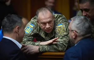 Zelenskyy Pecat Panglima Militer Ukraina