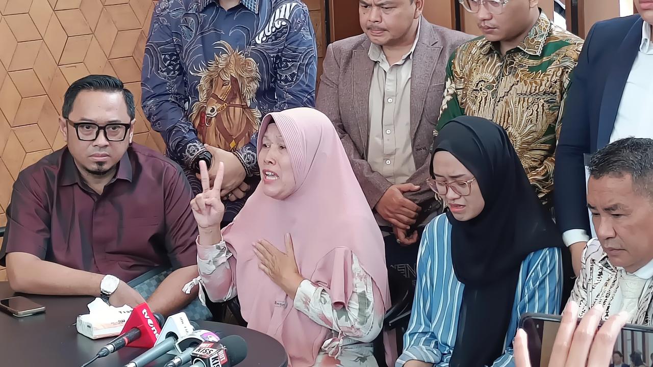 Berderai Air Mata, Keluarga Kapolsek yang Ditembak TNI di Way Kanan: Adik Saya Miskin, Tak Punya Rumah Mewah