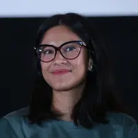 Dian Sastrowardoyo, selain membintangi juga menjadi produser di film Guru-Guru Gokil (Daniel Kampua/Fimela.com)