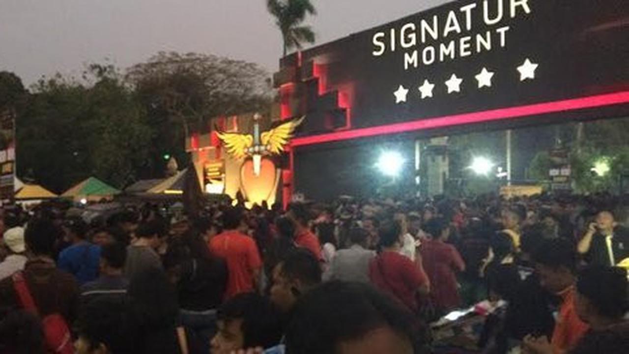 Berjam-jam antre, pengunjung konser Bon Jovi jebol pintu masuk
