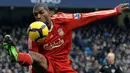 Ryan Babel. Sayap kiri Belanda berusia 35 tahun yang awal musim 2022/2023 baru saja bergabung dengan Eyupspor di Liga Turki ini tercatat pernah berseragam Ajax Amsterdam dan Liverpool. Ia terlebih dahulu membela Ajax selama 4 musim pada 2003/2004 hingga 2006/2007 usai dipromosikan dari tim akademi. Ia langsung memperkuat Liverpool usai meninggakan Ajax pada awal musim 2007/2008 dan bertahan selama 3,5 musim hingga pertengahan musim 2010/2011. Pada 2012/2013 ia kembali membela Ajax selama 1 musim di periode keduanya usai meninggalkan Hoffenheim. (AFP/Andrew Yates)