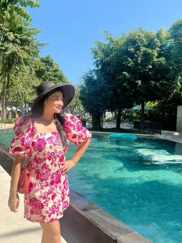 Titi Kamal Liburan di Bali