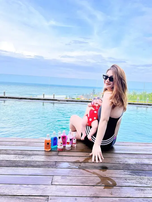 Dan yang tak kalah penting menjalani hidup dengan bahagia, membangun semangat positif dalam diri. (Instagram/felicyangelista_)