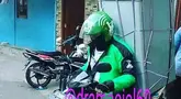 Apapun bisa di angkut dengan super ojol ini (Source: IST)