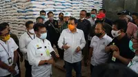 Menteri Pertanian (Mentan) Syahrul Yasin Limpo melakukan kunjungan ke gudang Pupuk Kujang dan Petrokimia Gresik (Dok: Pupuk Kujang)