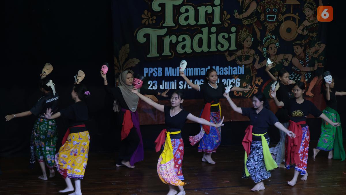 Ketika Remaja Putri Belajar Tari Tradisi