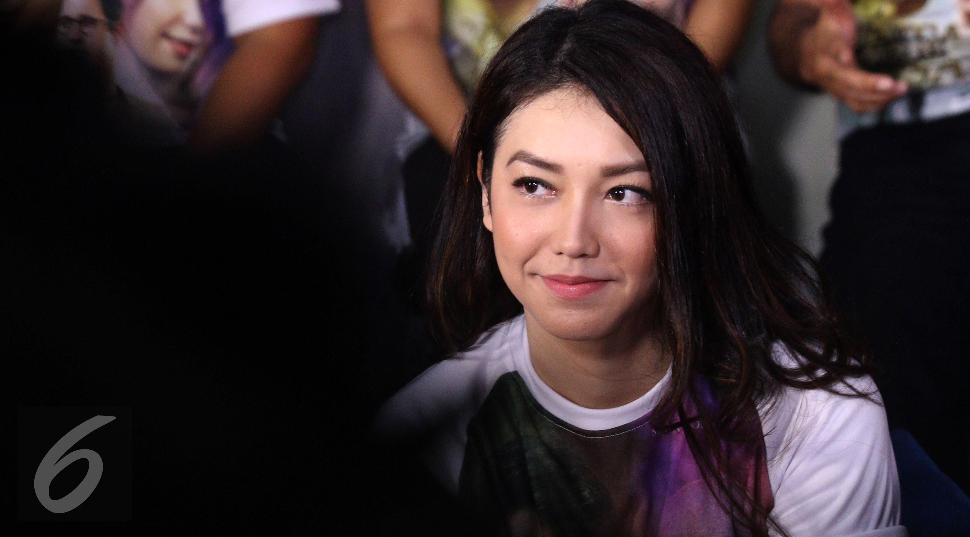 Makin Go Public Deva Mahenra Dan Velove Vexia Resmi Pacaran Showbiz Liputan6 Com