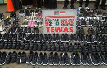 FOTO: Seratus Hari Genosida di Gaza, Massa Demonstran Kirim Seribu Pasang Sepatu Anak-Anak ke Kedubes AS di Jakarta