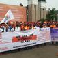 Demo buruh memperingati Mayday 2022 di depan kantor DPR/MPR, Sabtu (14/5/2022). (Liputan6.com/Nanda Perdana Putra)