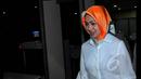 Airin Rachmi Diany diperiksa terkait korupsi pengadaan alat kesehatan (Alkes) Tangsel yang melibatkan suaminya Tubagus Chaery Wardhana alias Wawan, Jakarta, Kamis (22/1/2015). (Liputan6.com/Faisal R Syam)