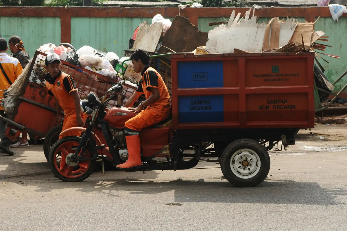 20160104-Gerobak-Sampah-akan-diganti-dengan-Motor-Gerobak-HEL