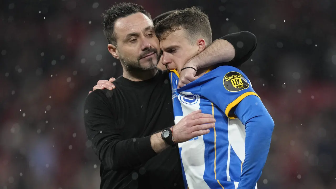 Pelatih Brighton and Hove Albion Roberto de Zerbi