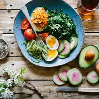 Ilustrasi makanan penuh nutrisi. (Foto: Unsplash/Brooke Lark)