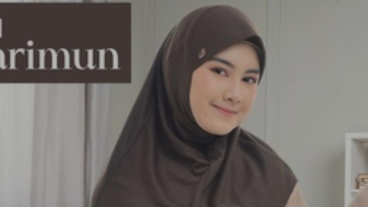 Seperti menjalani bisnis pada umumnya, di awal Amry berjualan jilbab tidak berjalan dengan baik. Ketika itu Amry memiliki karyawan sebanyak 30 orang dari bisnis sebelumnya.<br>