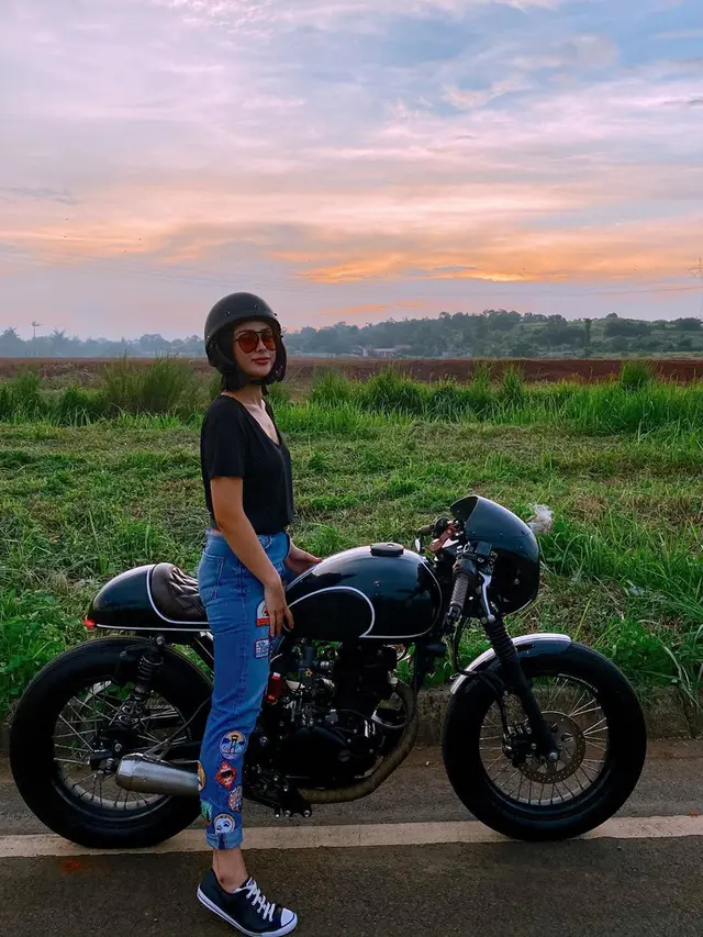 Potret Selvi Kitty naik moge