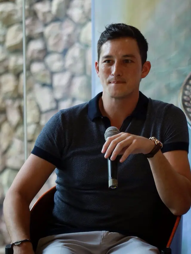 [Bintang] Mike Lewis