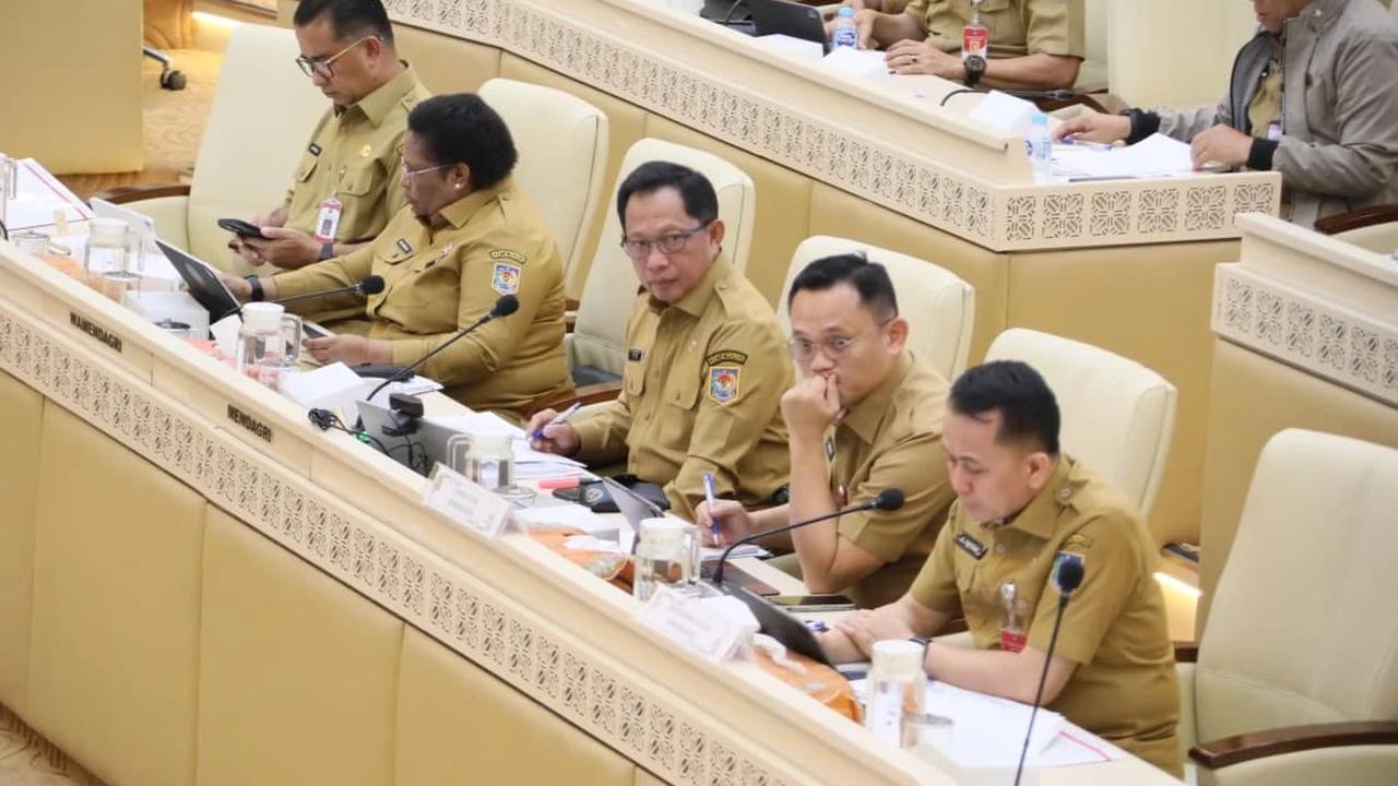 Mendagri Tito Karnavian saat RDP terkait Otsus Papua, Otsus Aceh dan Keistimewaan DIY di Komisi II DPR RI