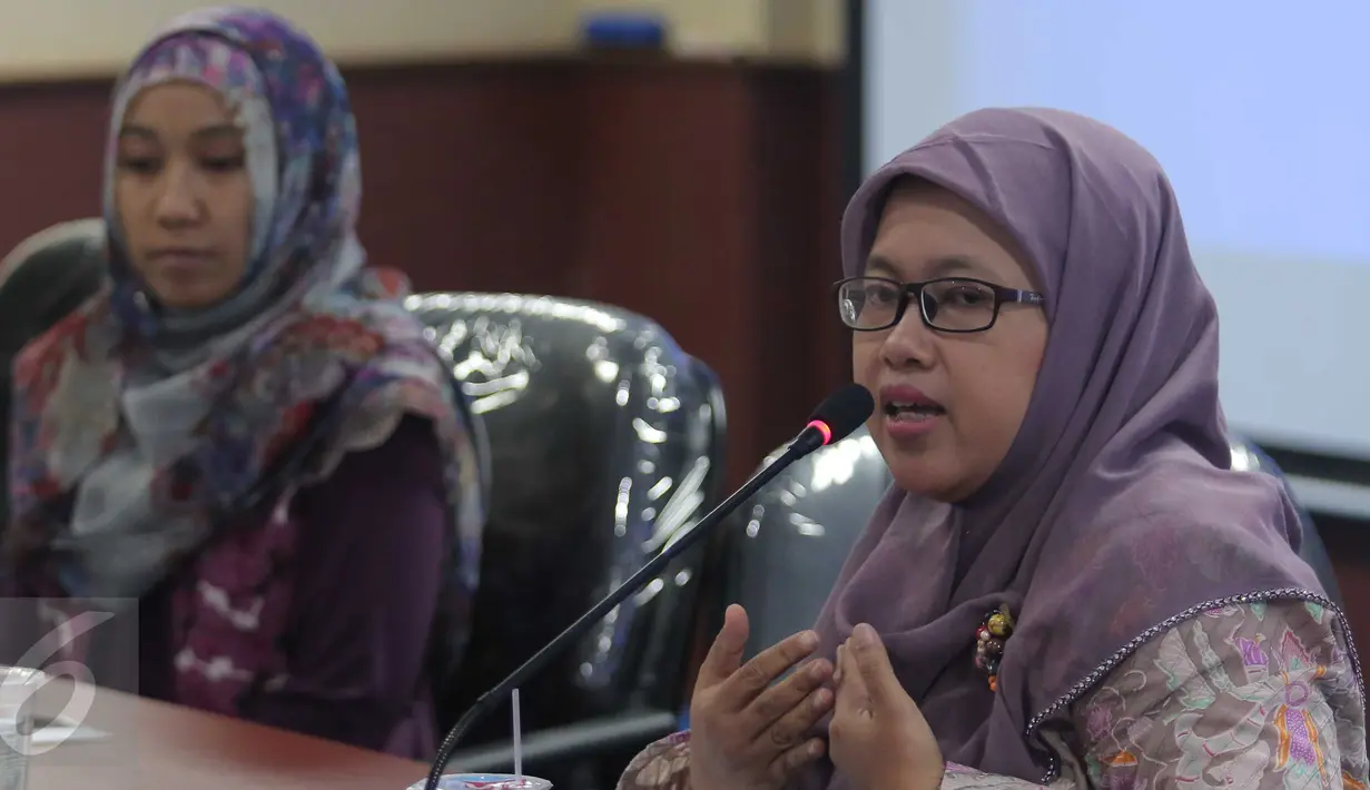 Petugas Panti Asuhan Dapur Yatim bersama KPAI dan Departemen Sosial menggelar konferensi pers di Kantor KPAI, Jakarta, (19/1). Penyergapan terduga teroris terjadi di masjid milik Panti Asuhan Dapur Yatim. (Liputan6.com/Angga Yuniar)